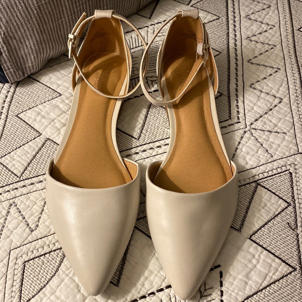Crown Vintage flats